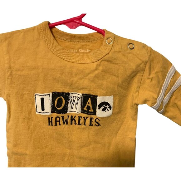 College Kids Infant Baby Size 6 Months Long Sleeve Iowa Hawkeyes 1 piece bodysui - Picture 2 of 4